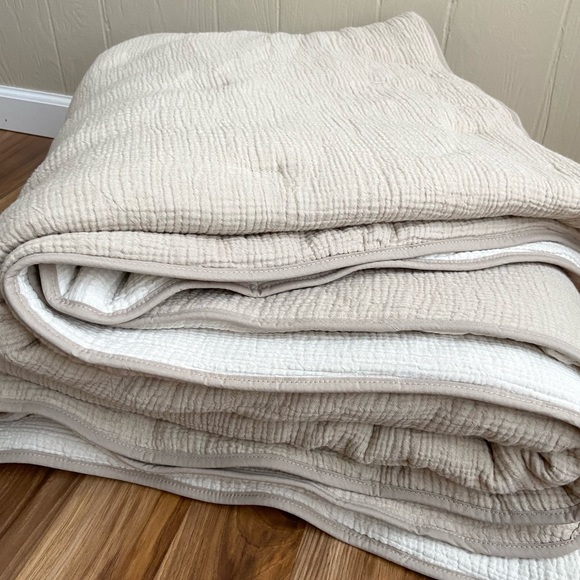 Parachute Other - Parachute Home Cloud Cotton Quilt Full/Queen Size